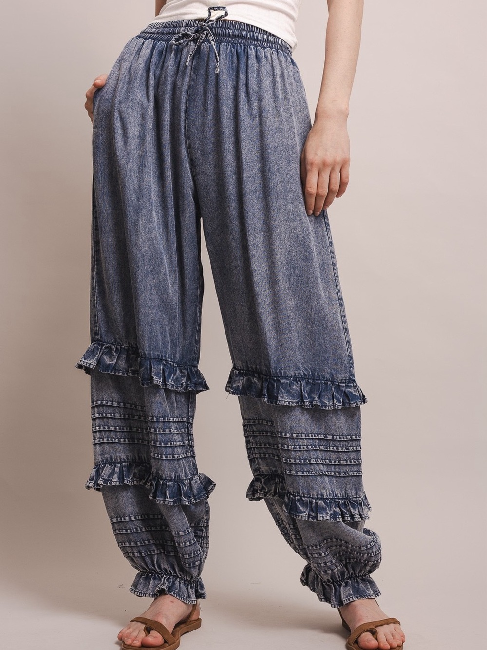 BLUEVELVET NWT PANTS TENCEL JOGGERS RUFFLE DETAIL size Small - XLarge